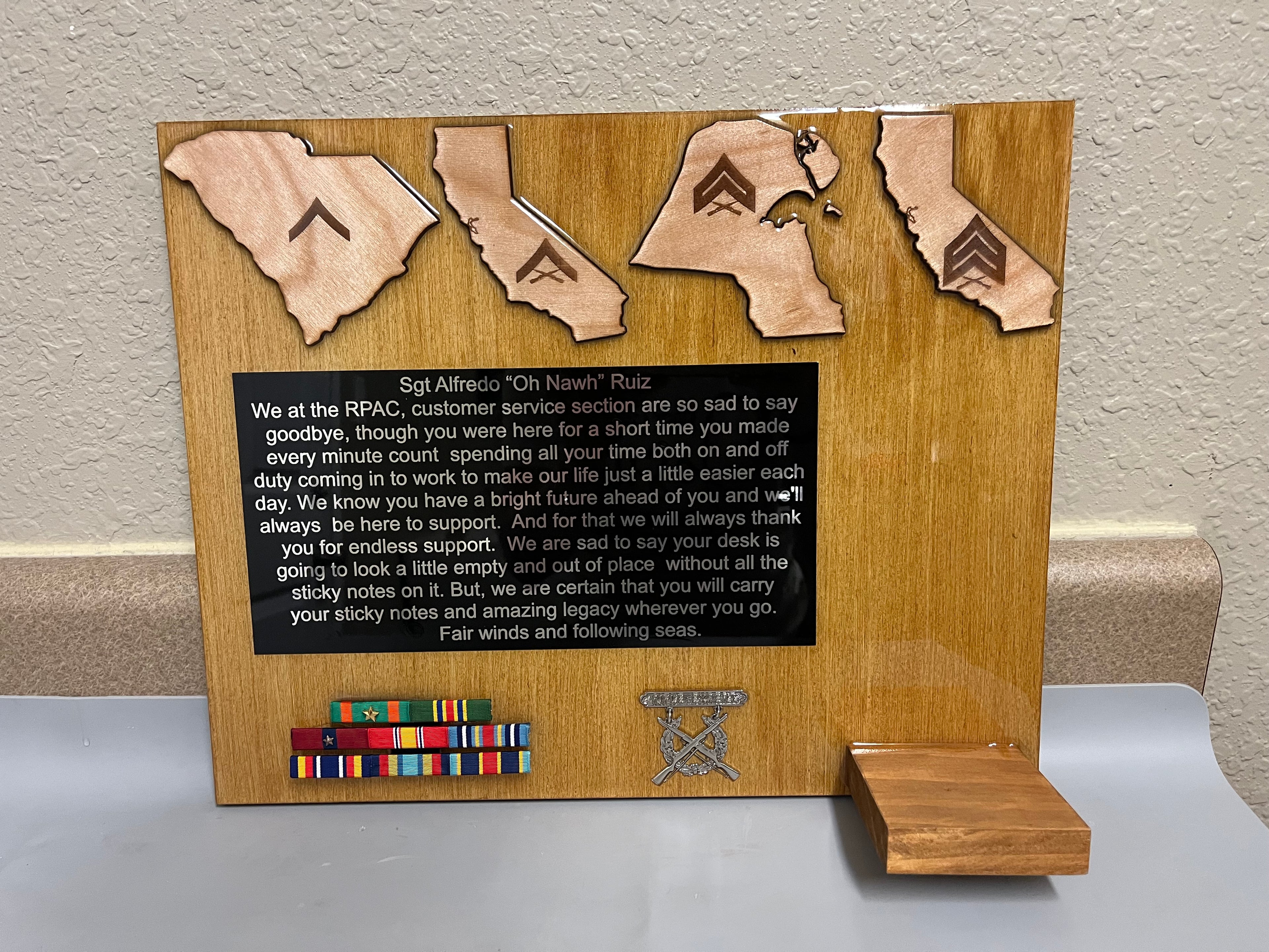 Bobble head plaque