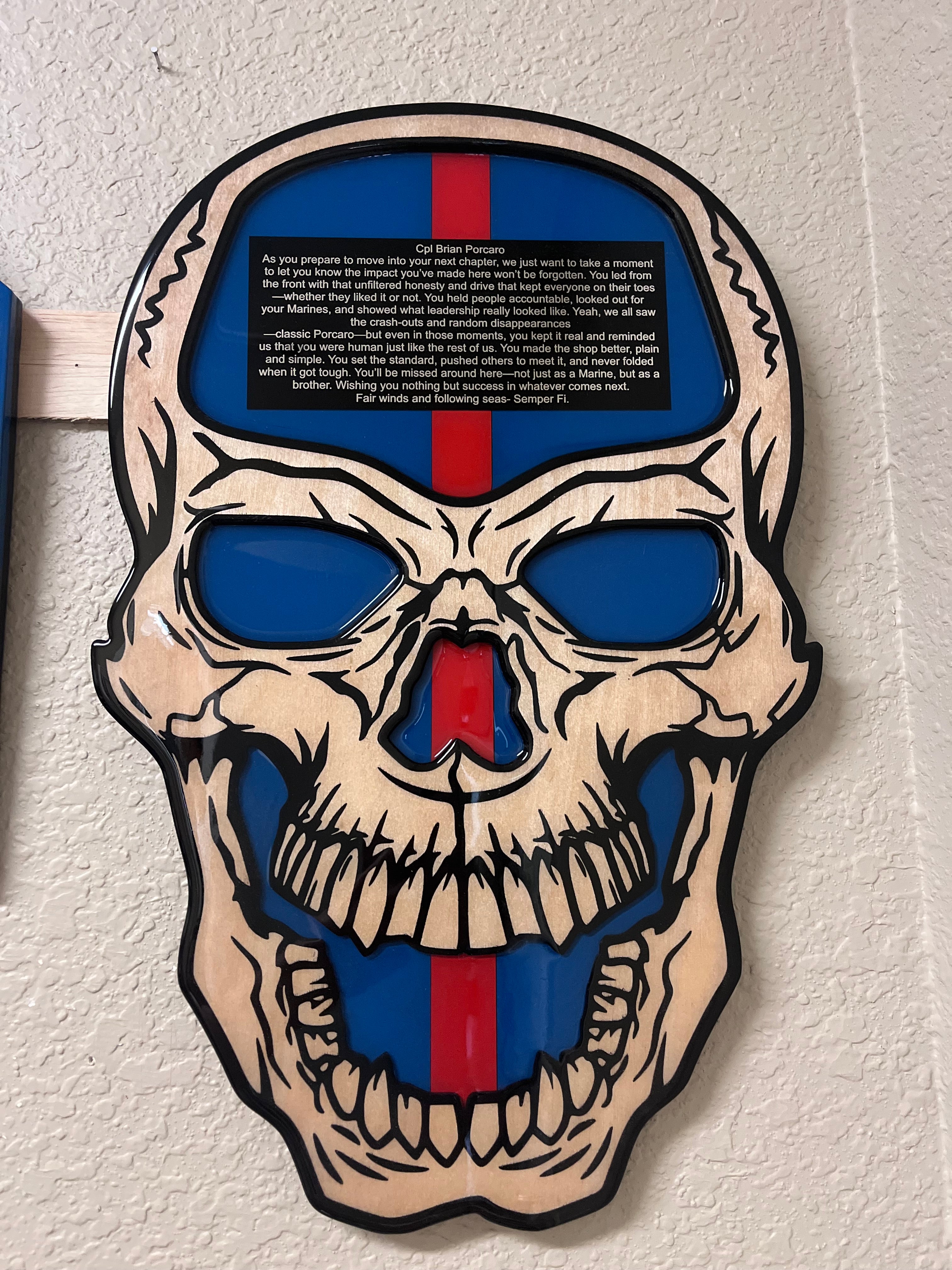 Screaming skull plaque