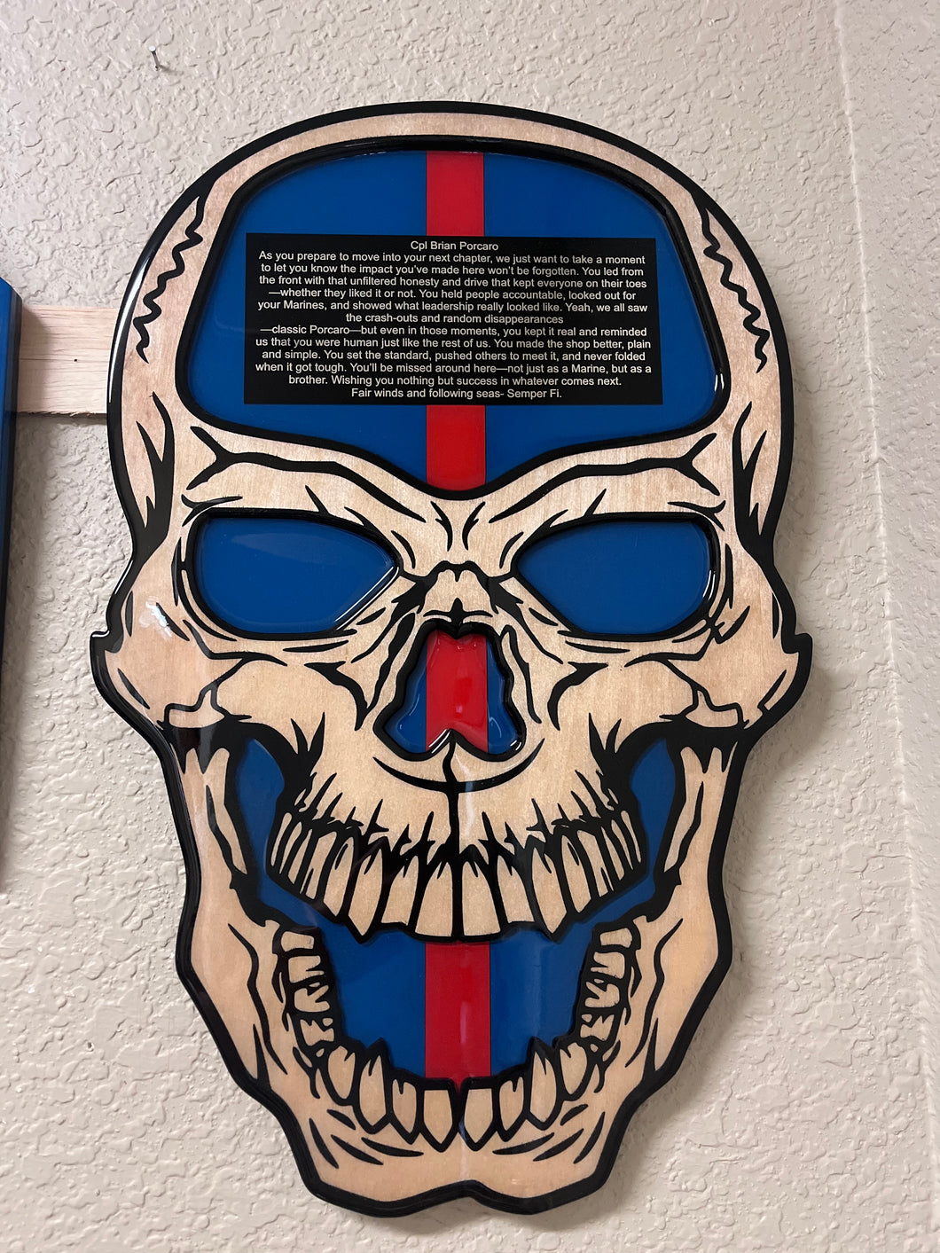 Screaming skull plaque